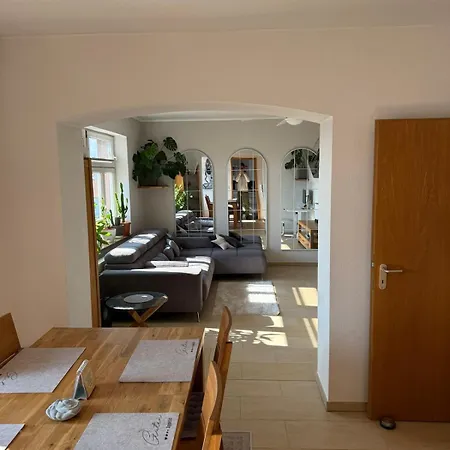 아파트 Stilvolle Mit Parkplatz Rülzheim